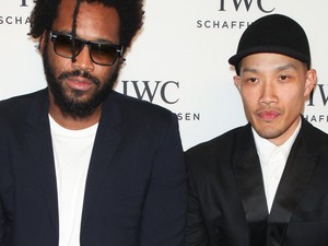 A DKNY menő párossal erősít