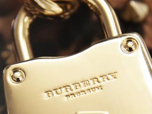 Okostelefonra szabott Burberry show