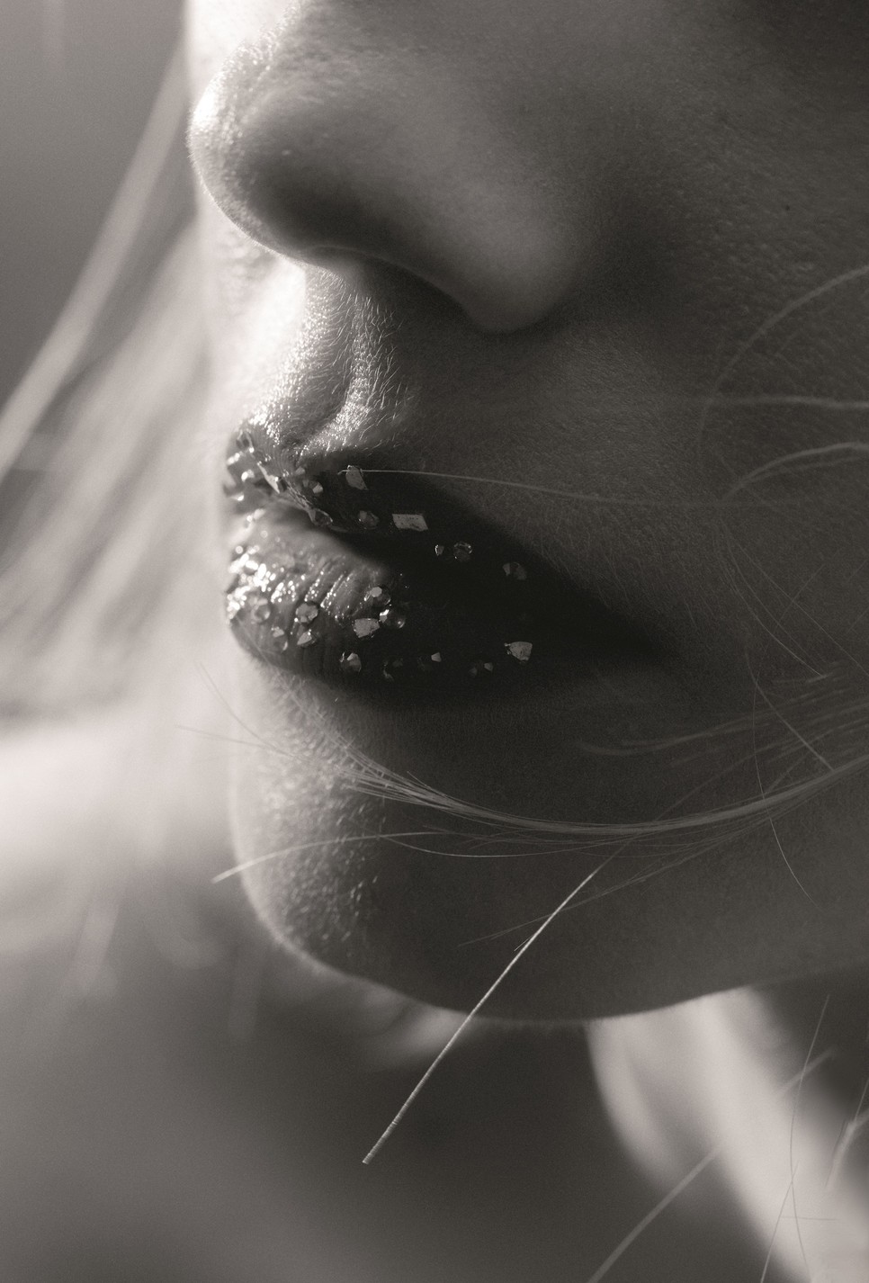 A csillámok és a strasszok Fifty Pairs of Shoes ajkain is jól megférnek, dobd fel te is rúzsodat egy kis csillogással!