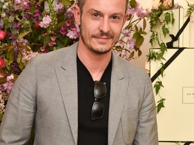 Váratlan visszavonulás! A sztárok egyik kedvenc divattervezője befejezi