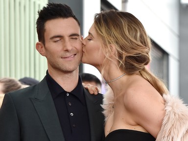 Adam Levine bevallotta, tényleg hónapokig csalta-e a várandós feleségét