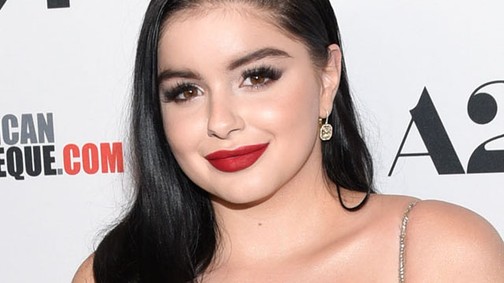 Ariel Winter majdnem egy igazi díva, de mellei alig férnek bele a ruhájába!