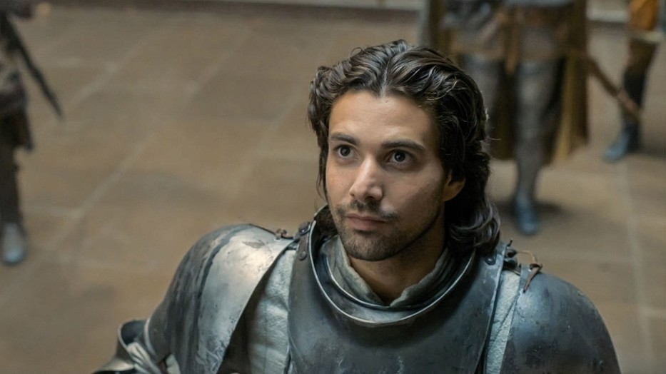 Ser Criston Cole hatalmas port kavart maga körül a Sárkányok háza elmúlt két epizódjában