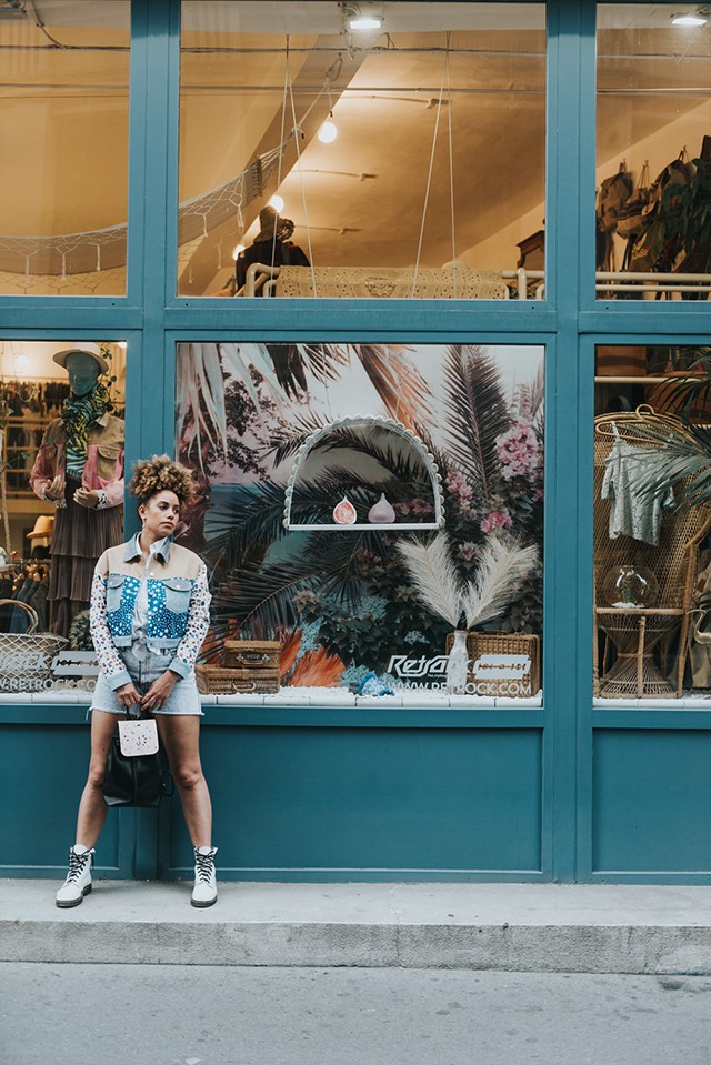 Less be a lakberendező stílusikon anyuka gardróbjába