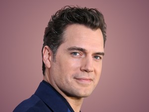 A legnagyobb titokban született meg Henry Cavill első gyermeke: a színész el is jegyezte a kicsi édesanyját