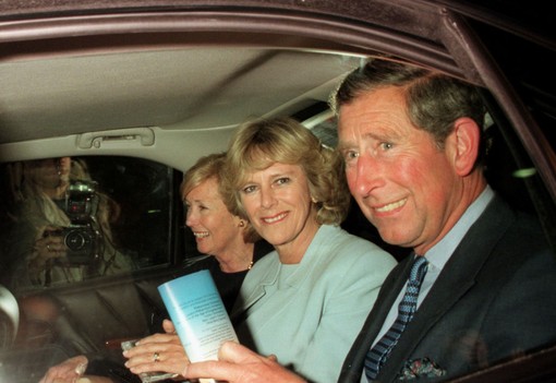 8 fotó Károly királyról és Kamilla királynéról azokból az időkből, amikor elkezdett kibontakozni a szerelmük a nyilvánosság előtt