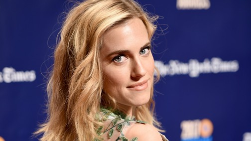 Végre! Hajszínt váltott a Csajok sztárja, és istenien néz ki vele