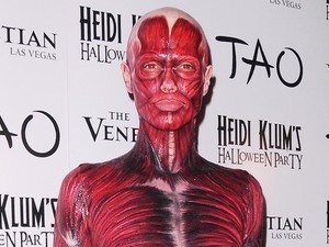 Mihalik Enikő karmol, Beyoncé csíp