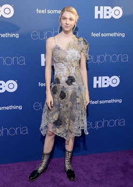 Hunter Schafer az Eufóriának köszönhetően csöppent bele a hollywoodi csillogásba. Legelőször a sorozat Los Angeles-i premierjén tarolt a vörös szőnyegen. (2019)