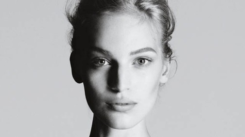 Nézzétek milyen gyönyörű a szépséges magyar modell a Calvin Klein fehérneműkampányában