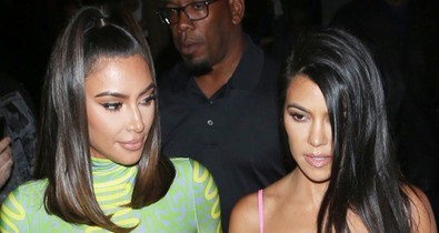 Falatnyi miniruhákban bulizott az ÖSSZES Kardashian-Jenner lány