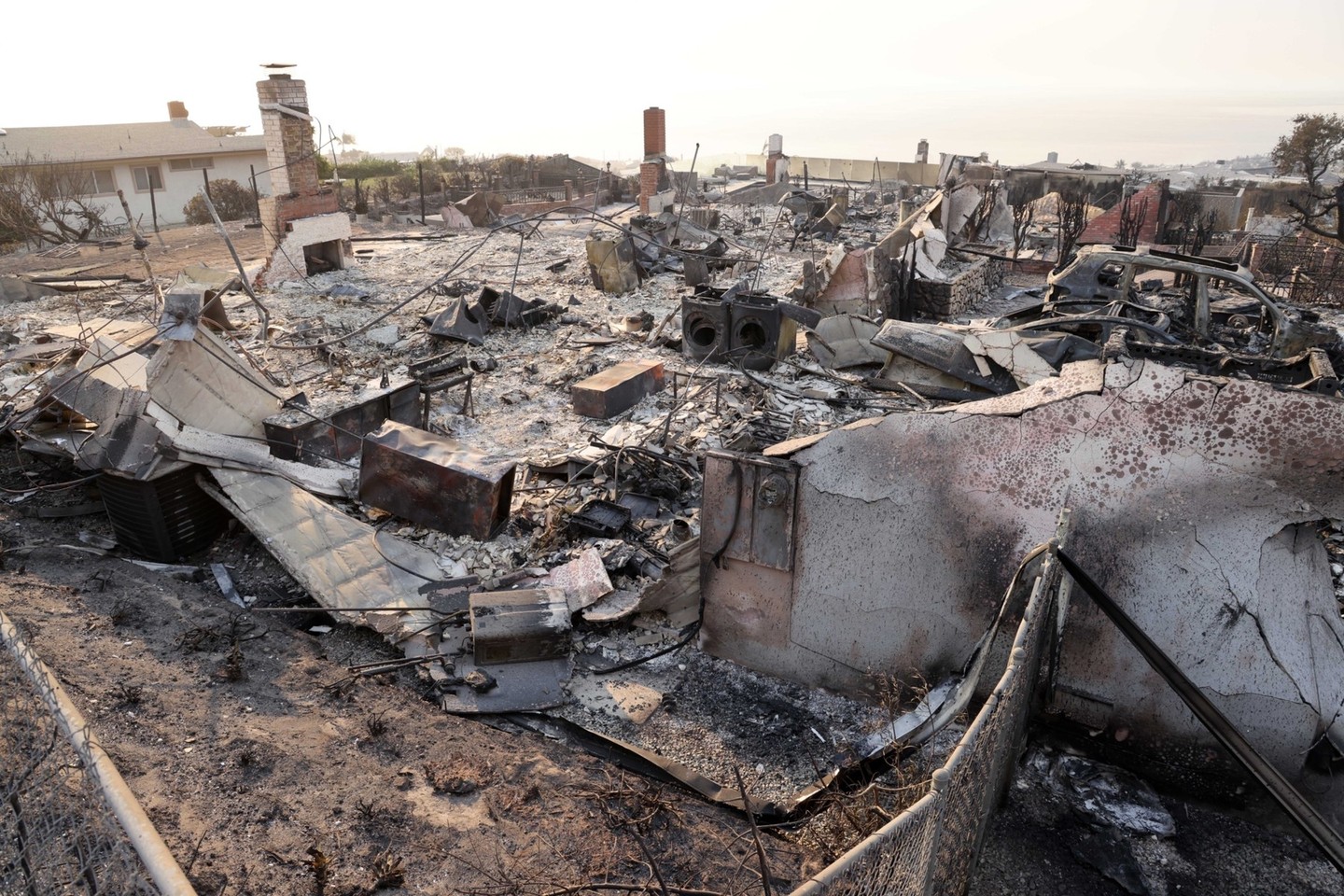 Milo Ventimiglia is elvesztette otthonát. A szomszédok értesítették a sztárt a pusztításról, de sokként érte, amikor a helyszínen meglátta a ház romjait. 