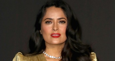Salma Hayek csodálatos aranyszoborrá változott