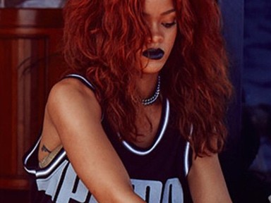 Rihanna tovább nyaral