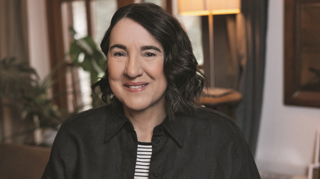 Bangha Renáta hisz a természet erejében - Felső, ing és fülbevaló: COS