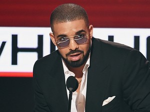 Őrület! Drake 100 milliót költött erre a telefontokra