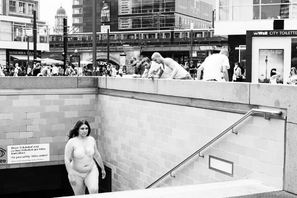 Navabi kampány meztelen plus size modellel