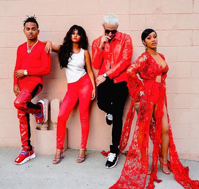 Selena Gomez Cardi B-vel, DJ Snake-kel, és Ozunával