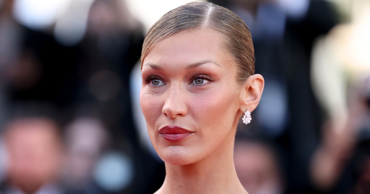 Bella Hadid köldökig kivágott pucérruhában tarolt