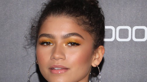 Húha! Zendaya egy arany miniruhában szexizik a Colosseum előtt