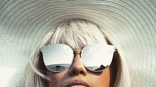 Végre hordhatjuk őket: divatos napszemüvegek, amiket be kell szerezni tavasszal