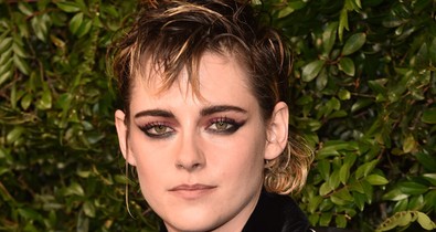 Mi ez? Kristen Stewart combfixben és furi hajjal partizott