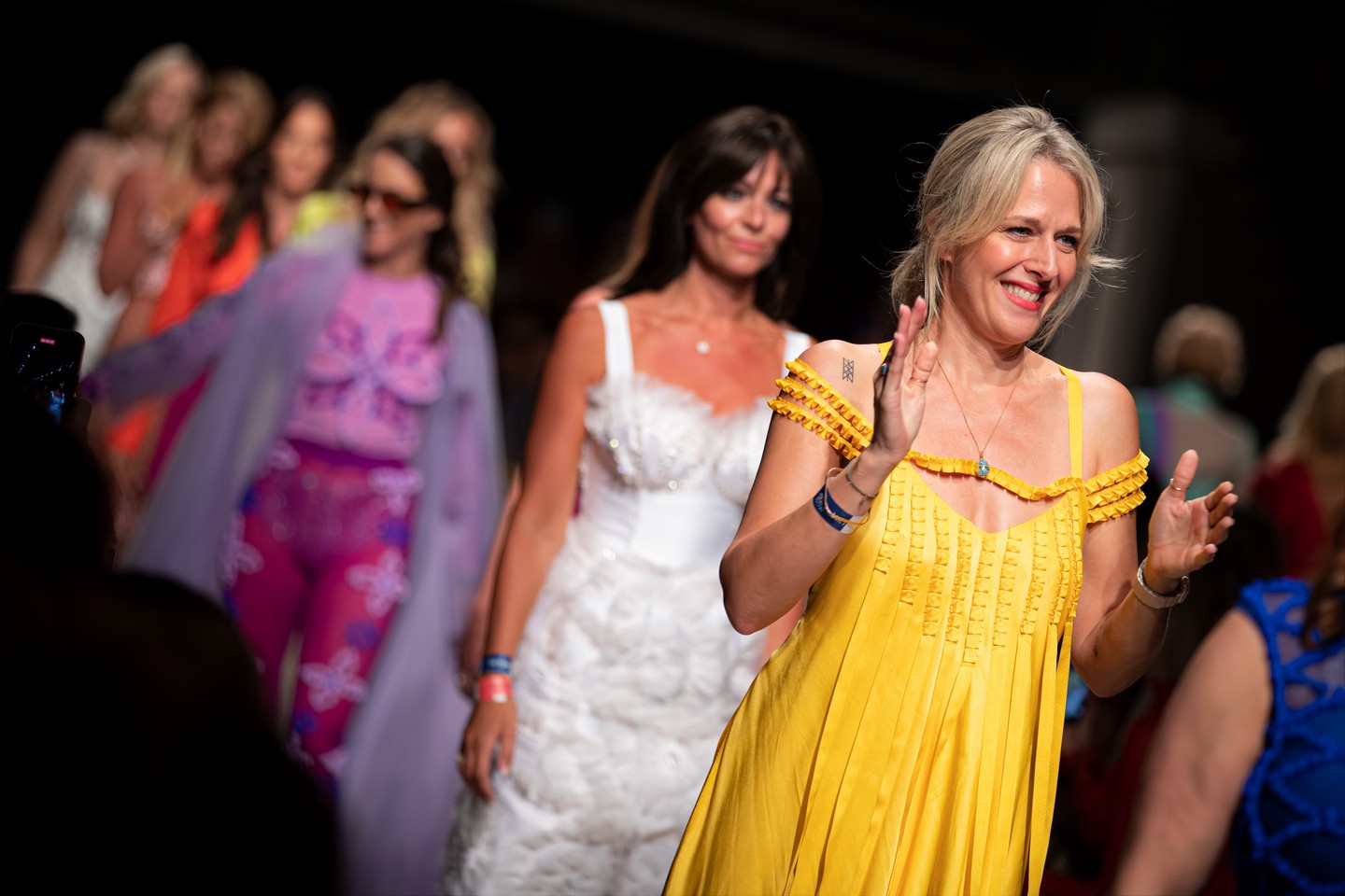 Wolf Kati énekesnő a Viktória Varga bemutatóján a BCEFW-n