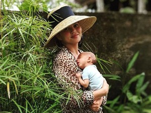 Chrissy Teigen testét megviselte a várandósság, de büszkén mutatja meg striáit