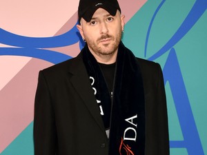 Új kreatív igazgatót kap a Gucci, méghozzá a divatvilág egyik legmegosztóbb szakemberét