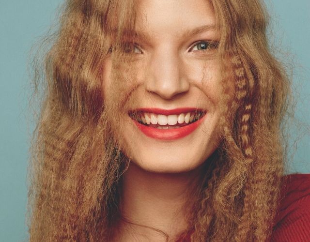 3 frizura, amit könnyen elkészíthetsz hajvasalóval