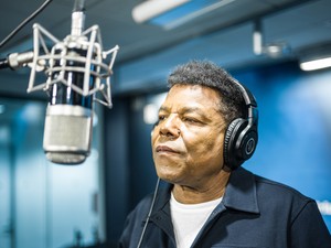 Gyászol a világ: tragikus körülmények között elhunyt Michael Jackson testvére