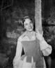 Julie Andrews első filmes szerepében, a High Tor című tévéfilmben tűnt fel 1956-ban. A felvétel 1955-ben készült róla a forgatáson. Csak úgy ragyog!