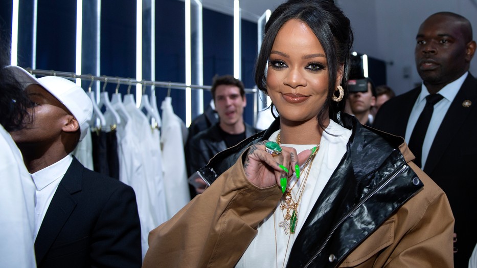 Rihanna kristályos kismama szettje a legbrutálabb dolog, amit ma látni fogsz