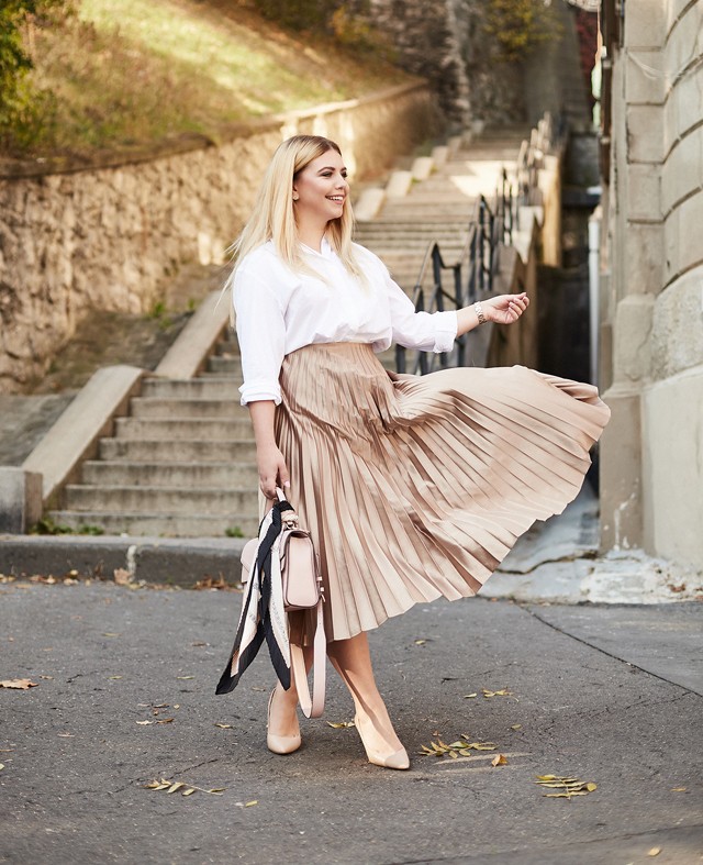 Ruzsa Norina a világ legpraktikusabb szoknyáját viseli ma