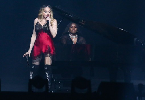 A 65 éves Madonna meztelenruhájától azonnal zavarba jössz!