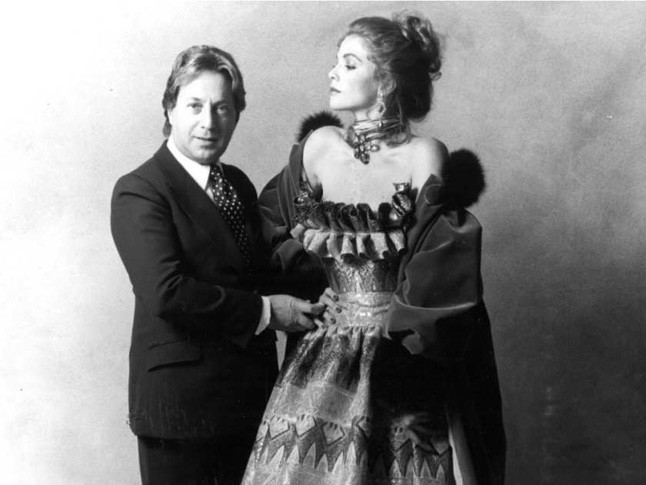 Merész részletek, kifinomult összkép, ilyen volt Scaasi stílusa