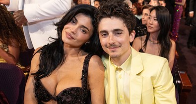 Végre! Kylie Jenner és Timothée Chalamet együtt léptek a vörös szőnyegre, le sem tudták egymásról venni a kezüket