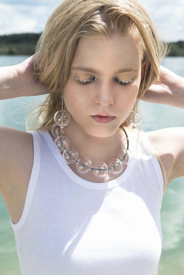 Rendkívül különleges kollekciót készített farmerből ez a magyar tervező