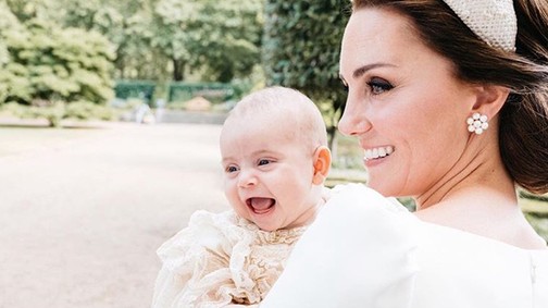 Minden idők legédesebb családi fotóit posztolta a királyi család Lajos herceg keresztelőjéről