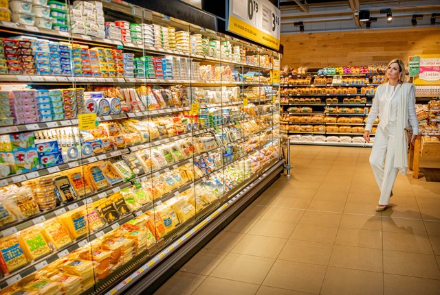 Máxima holland királyné olyan stílusosan lófrál a boltban, hogy el is szégyelltem magam