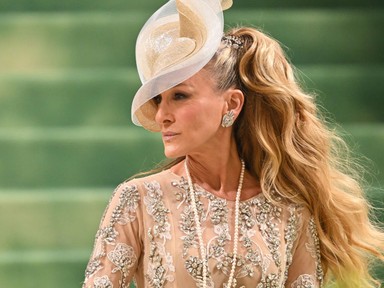 Ez a nap is eljött! Sarah Jessica Parker álomszép meztelenruhában tündökölt az És egyszer csak... forgatásán