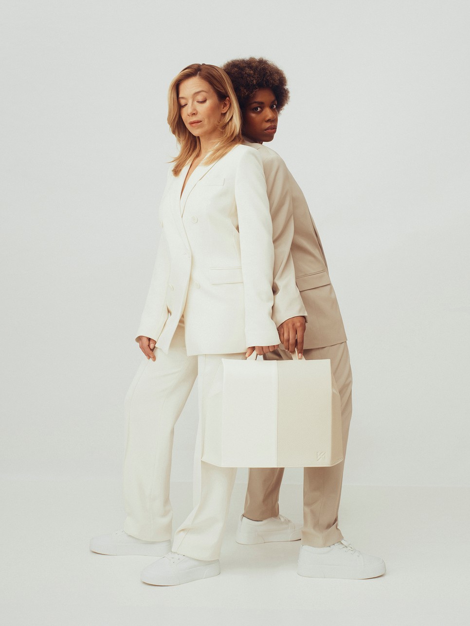 Kovács Patrícia és Wilson Luca, a MiaFemme podcast alapítója az AGNESKOVACS kampányában a sokszínűségért kampányolnak