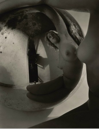 Clifford Coffin az angol Vogue 1948-as szépségkönyvébe fotózta ezt az aktot.