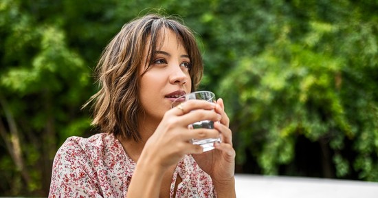 1 héten keresztül 2,5 liter vizet ittam naponta, radikális változás jelent meg a bőrömön