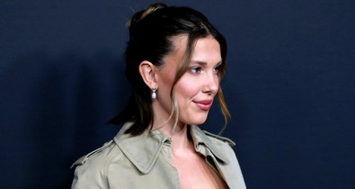 Millie Bobby Brown véletlenül elárulhatta a kislánya nevét, a rajongók a bikinis fotóján szúrták ki az apró részletet