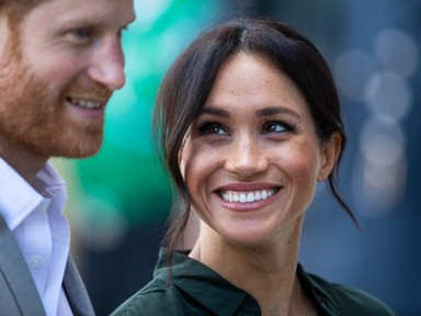 Jó ég: Itt az első fotó Meghan Markle és Harry kislányáról, sőt az egész családról! 
