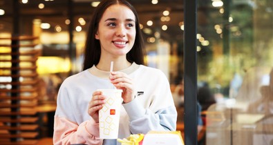 Fedezd fel a Nyugati McDonald's új partihangulatát: Fényfestés és élő DJ minden hétvégén!