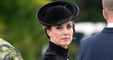 Katalin hercegné ismét nagyon elegánsan tisztelgett Erzsébet királynő emléke előtt