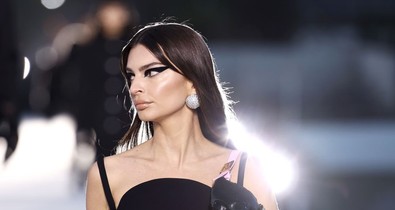 Emily Ratajkowski átlátszó ruhában szabadította fel testét a Vanity Fair Oscar-partiján