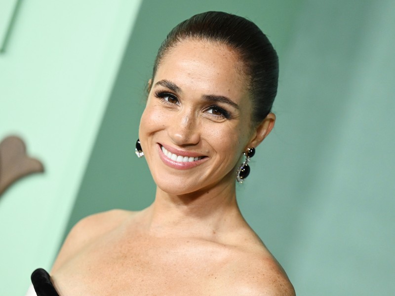 Diana hercegnét másolta szettjével Meghan Markle, elképesztően festett Harry herceg felesége